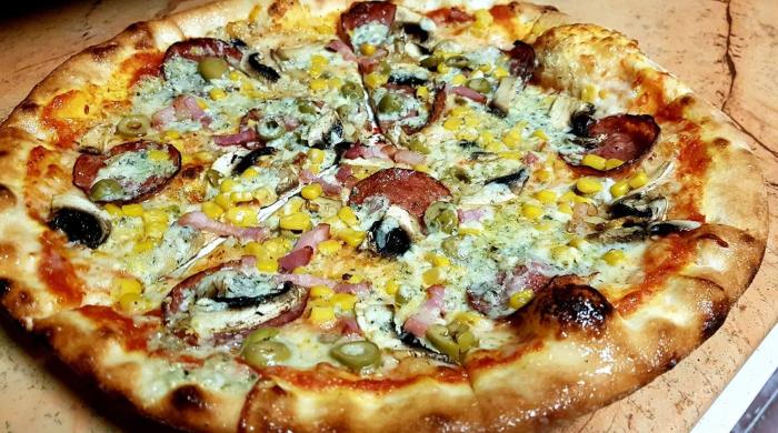 QYX Burger pizza Prievidza